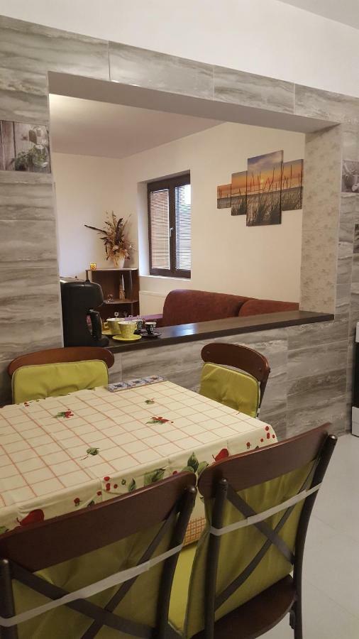 Apartmán Casa Soarelui Roşu Exteriér fotografie